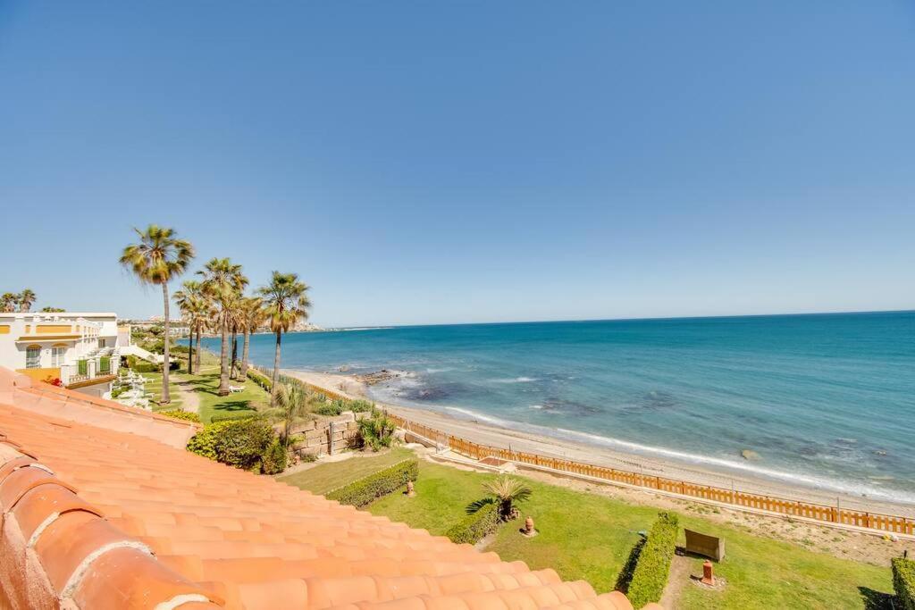 Beachfront Townhouse Estepona Exterior photo