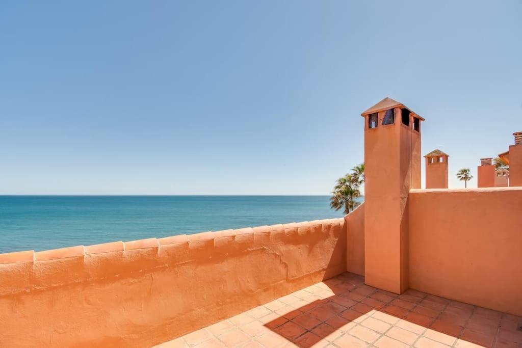 Beachfront Townhouse Estepona Exterior photo