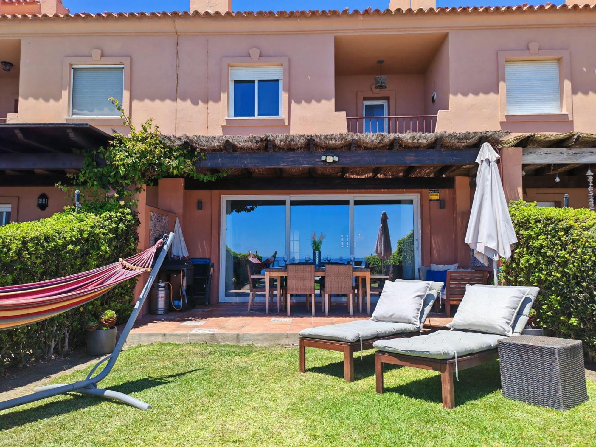 Beachfront Townhouse Estepona Exterior photo