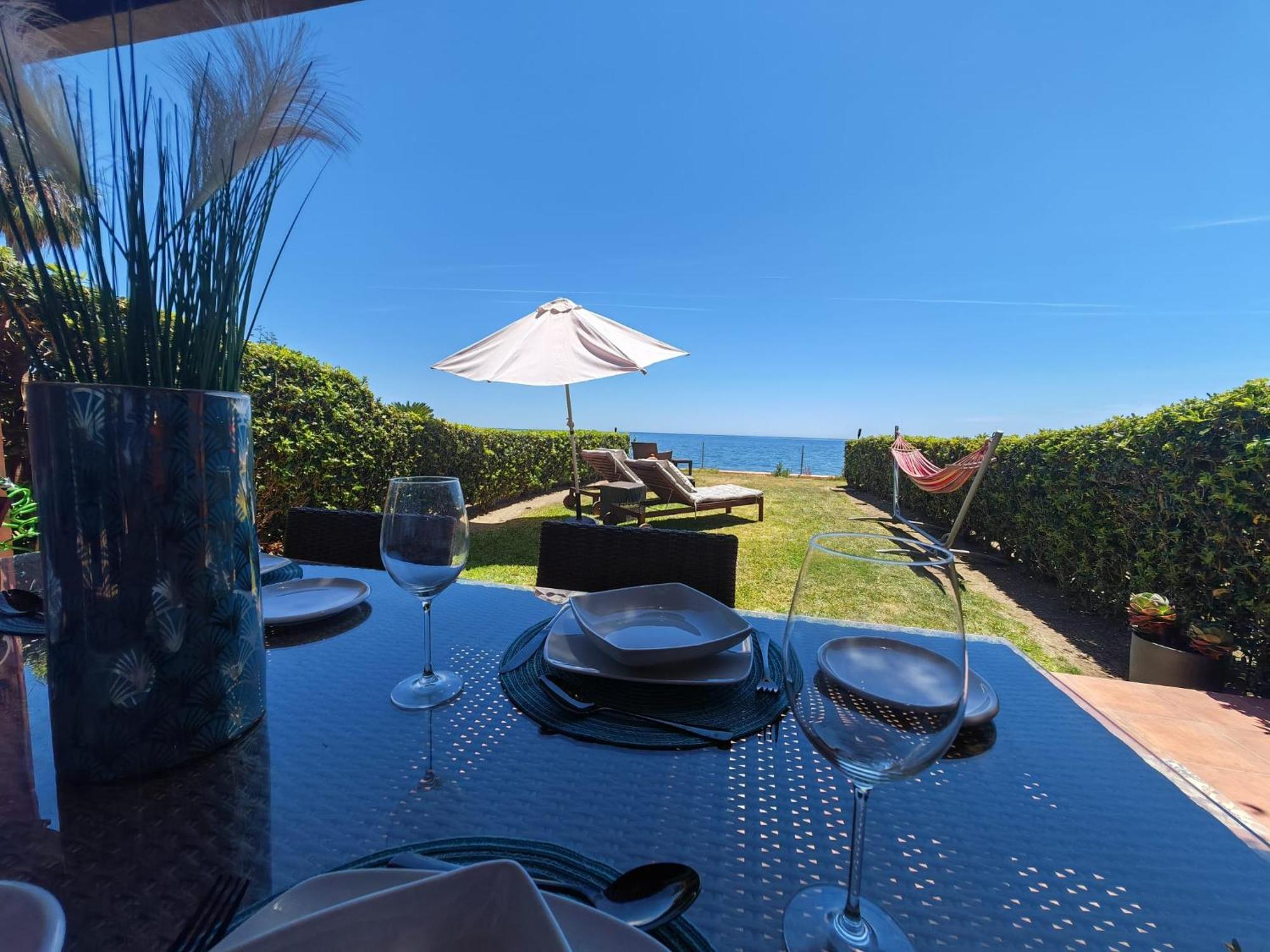 Beachfront Townhouse Estepona Exterior photo